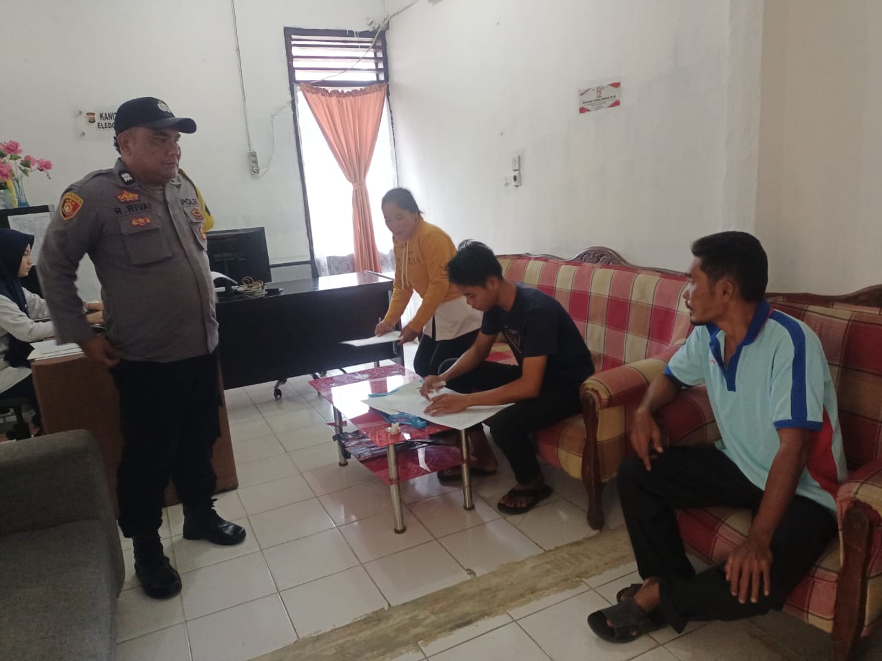 Bhabinkamtibmas Desa Durian Sosialisasikan Pencegahan Kejahatan Jalanan dan Geng Motor