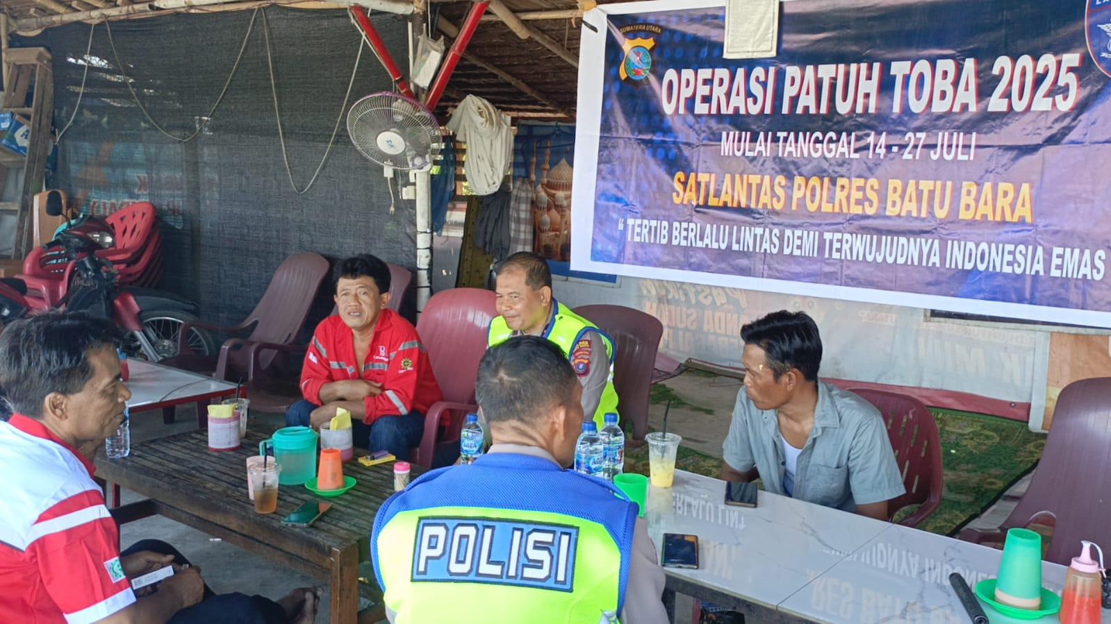 Satlantas Polres Batu Bara Sosialisasikan Operasi Patuh Toba 2025 di Warung Ibu Ani