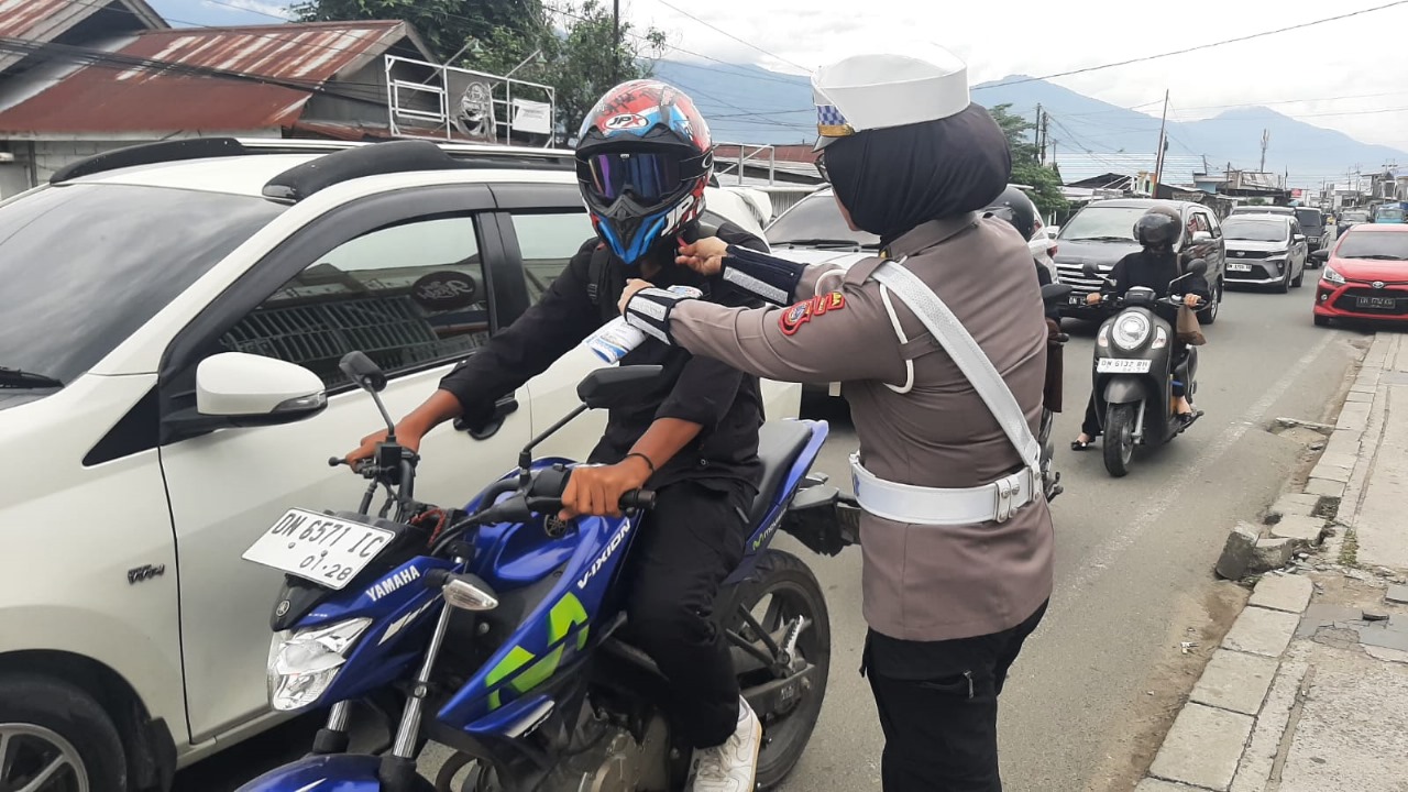 Tidak Menggunakan Helm SNI dan Sabuk Pengaman Dominasi Hari Kedua Pelanggaran Operasi Patuh Tinombala 2025