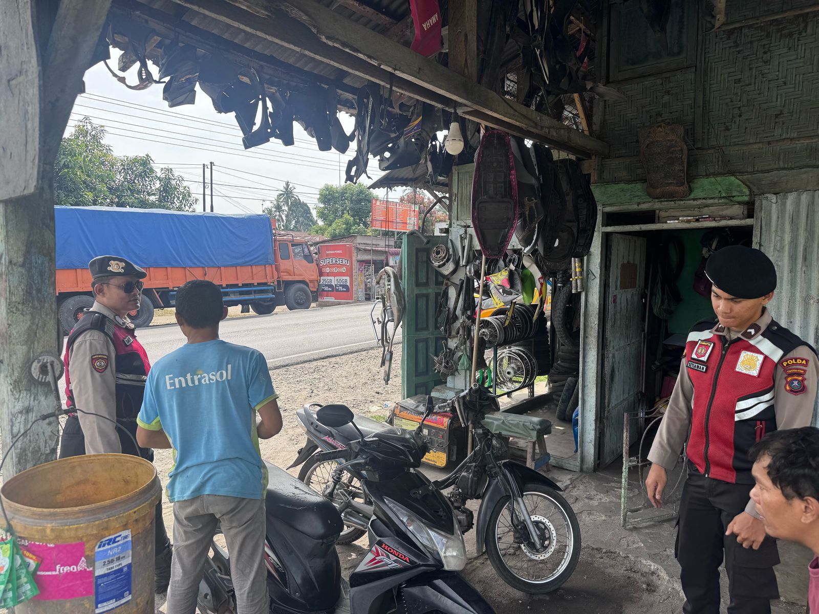 Sat Samapta Polres Batu Bara Jalin Silaturahmi dan Himbau Kamtibmas di Bengkel Paino