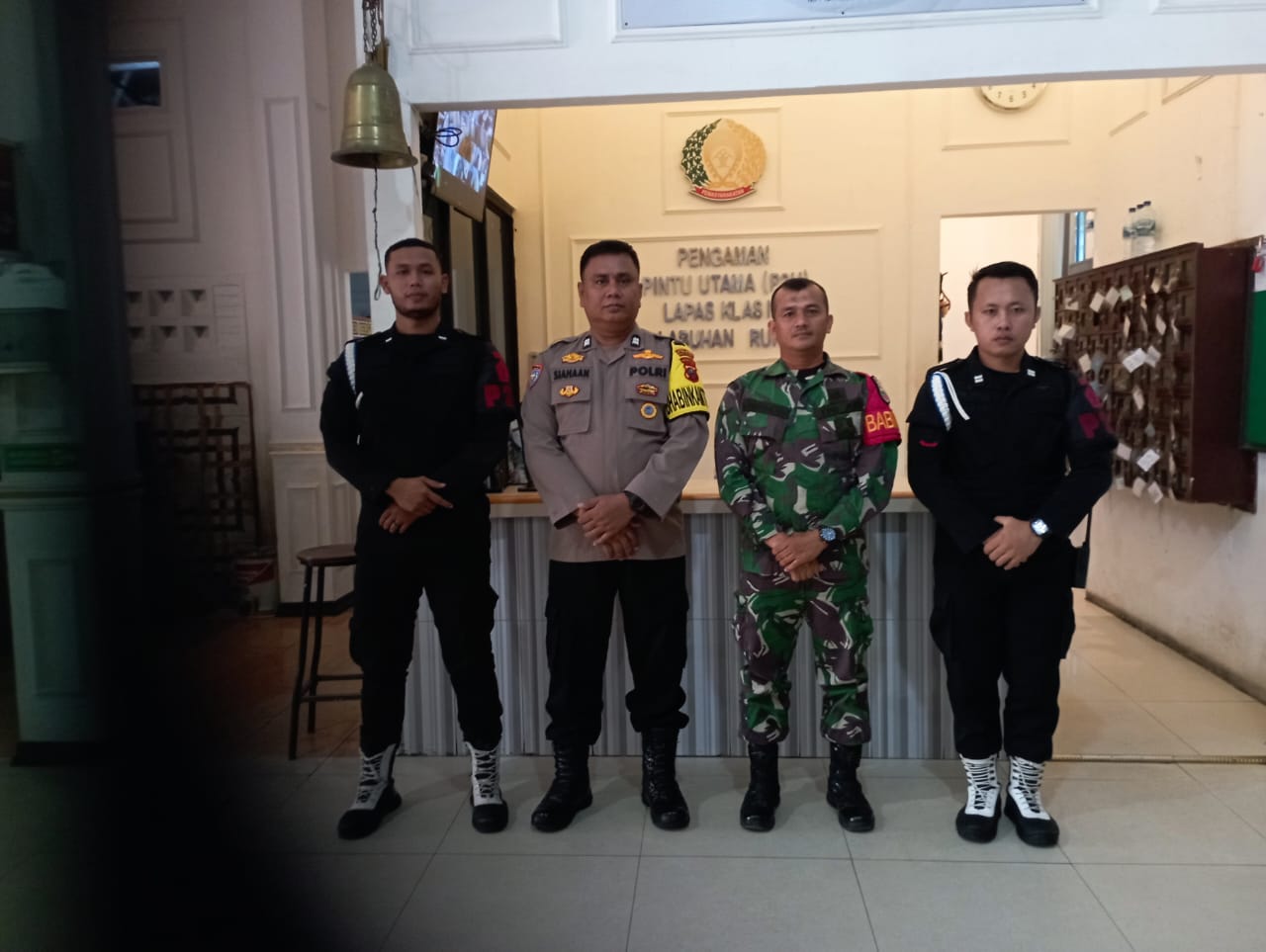 Polsek Labuhan Ruku Jaga Keamanan Lapas Klas IIA, Pastikan Situasi Kondusif