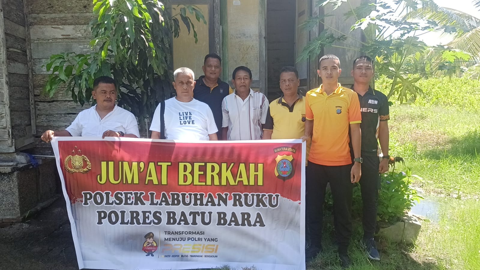 Kapolres Batu Bara Salurkan Bantuan Sembako Melalui Program Jumat Berkah di Labuhan Ruku