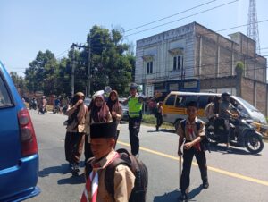 Satlantas Polres Batu Bara Tingkatkan Kamseltibcarlantas dengan Pengaturan Lalu Lintas dan Patroli Kibas Bendera