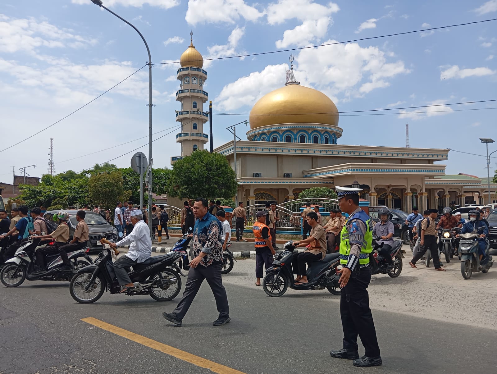 Satlantas Polres Batu Bara Amankan Arus Lalu Lintas Pulang Sholat Jumat
