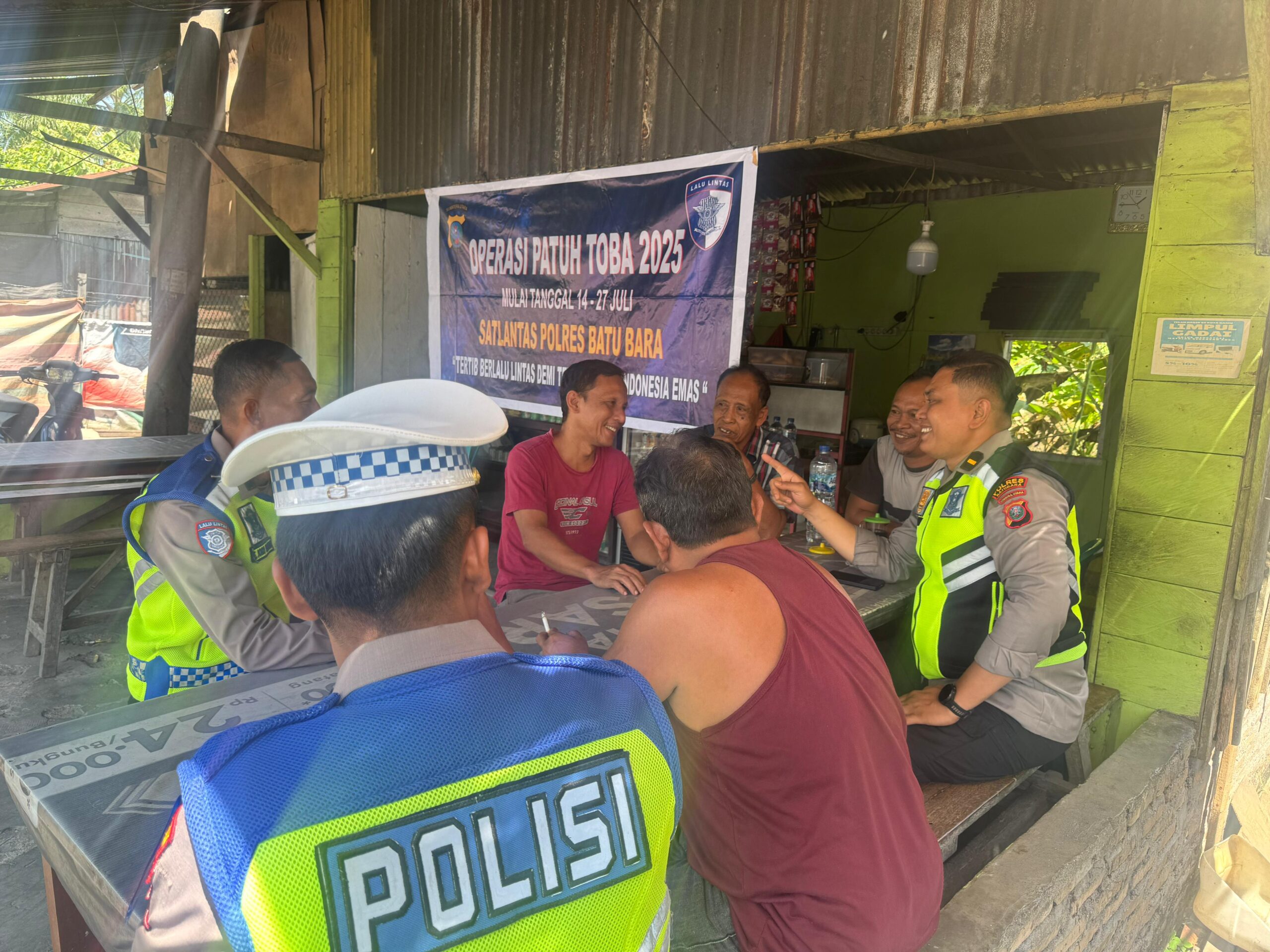 Kasatlantas Polres Batu Bara Sukseskan Dikmas Lantas “Lalu Lintas Menyapa – Ngopi Bareng” di Desa Sumber Padi