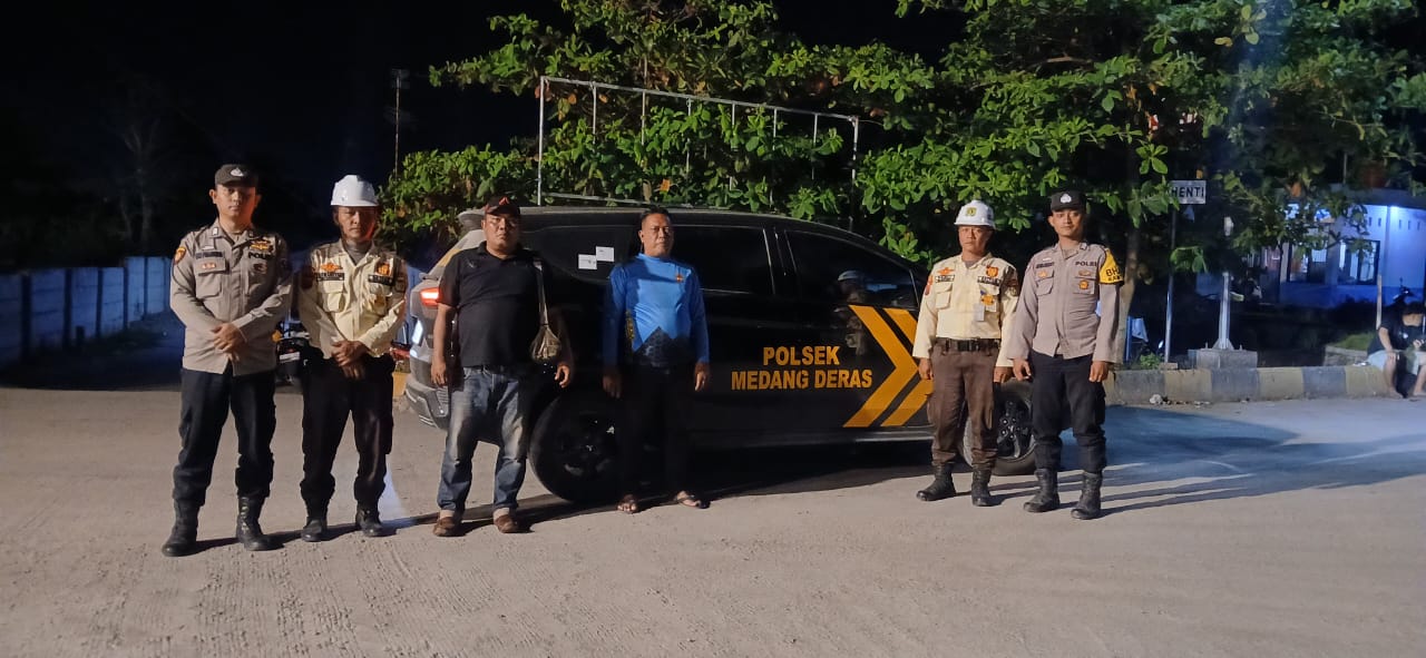 Patroli Malam Polsek Medang Deras Cegah Kejahatan di Pagurawan