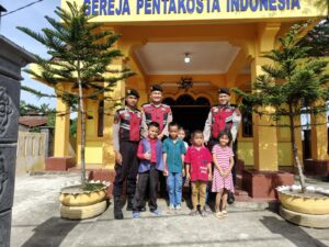 Sat Sabhara Polres Batu Bara Pastikan Keamanan Ibadah Minggu di Limapuluh