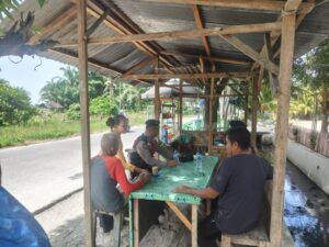 Sat Samapta Polres Batu Bara Sosialisasikan Kamtibmas di Warung Bu Ida Simpang Dolok