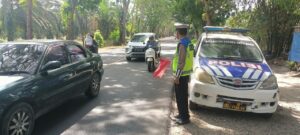 Satlantas Polres Batu Bara Tingkatkan Keamanan Lalu Lintas dengan Patroli Kibas Bendera