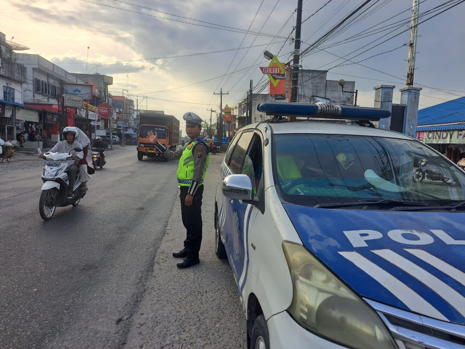 Satlantas Polres Batu Bara Tertibkan Lalu Lintas di Titik Rawan Kecelakaan