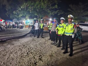 Polsek Limapuluh Amankan Penutupan Mangrove Culture Festival di Pantai Sejarah