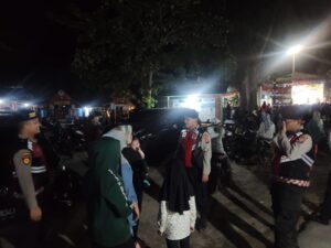 Sat Samapta Polres Batu Bara Tingkatkan Kamtibmas di Pantai Sejarah dengan Sosialisasi