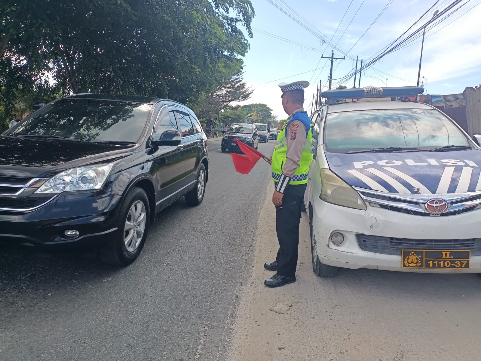 Satlantas Polres Batu Bara Patroli Kibas Bendera dan Pantau Arus Lalu Lintas