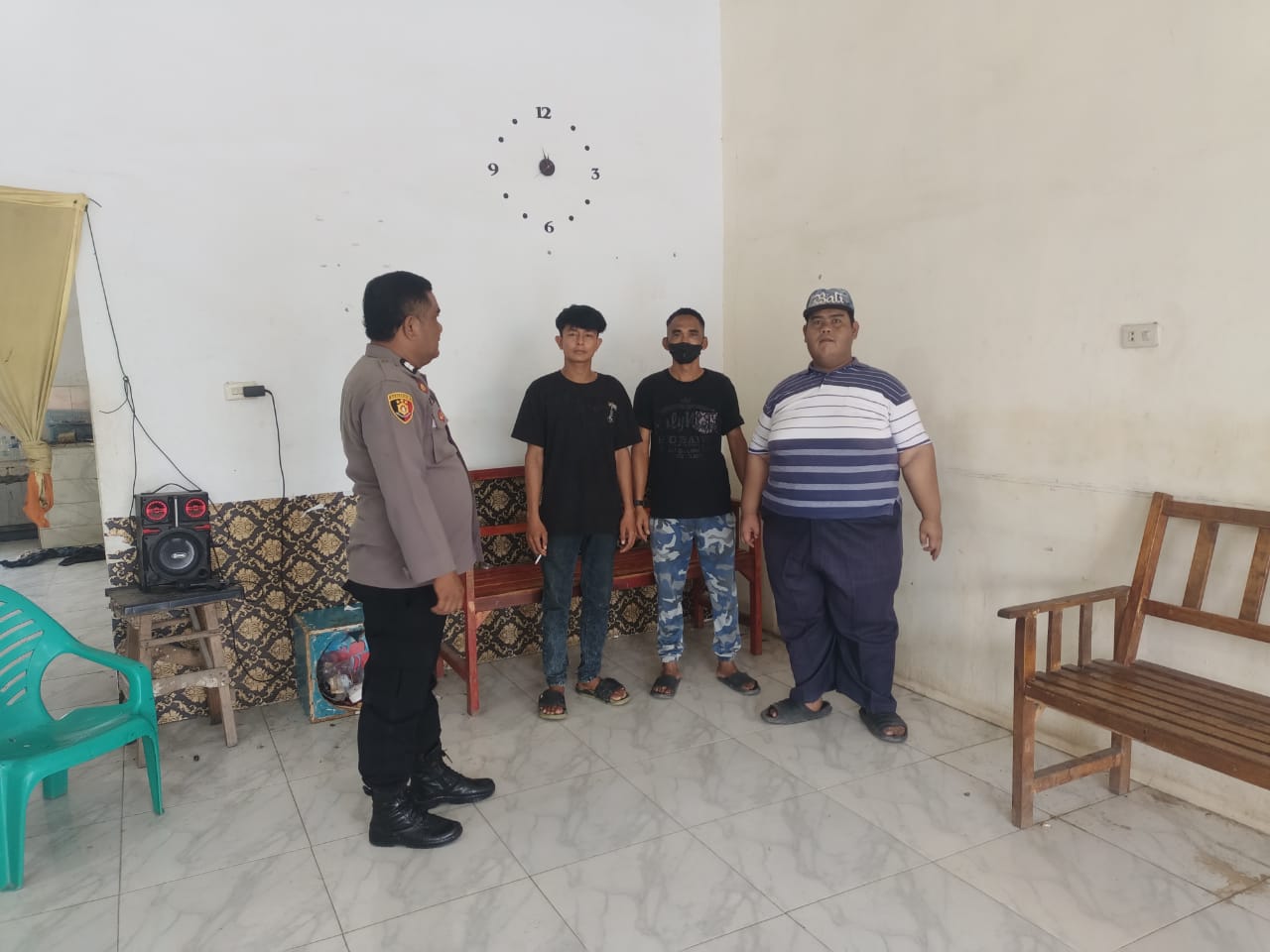 Bhabinkamtibmas Polsek Medang Deras Jaga Kamtibmas di Desa Medang Baru