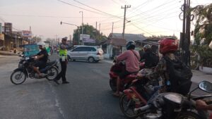 Satlantas Polres Batu Bara Atur Lalu Lintas di Titik Rawan Kecelakaan
