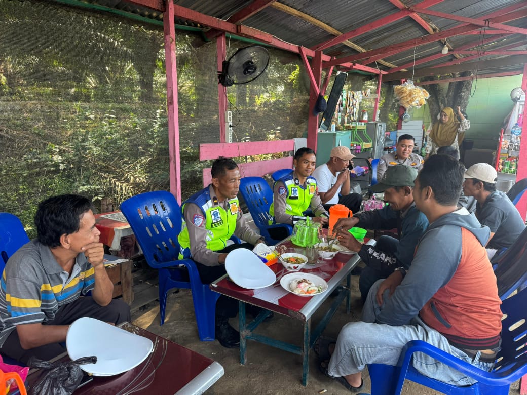 Satlantas Polres Batu Bara Sosialisasikan Keselamatan Berlalu Lintas di Exit Tol Limapuluh