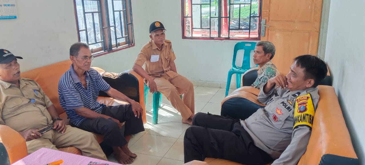 Bhabinkamtibmas Polsek Lima Puluh Tingkatkan Keamanan di Desa Pematang Tengah