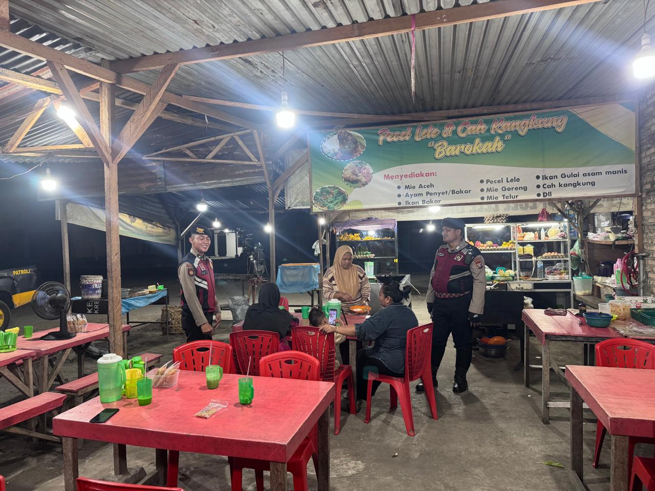 Sat Samapta Polres Batu Bara Jalin Kedekatan dengan Masyarakat di Simpang Gambus