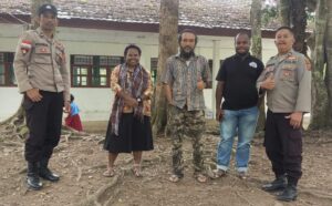 Polsek Bokondini Sambangi Sekolah Yayasan TK-SD YAPELIN OB ANGGEN Dan Sampaikan Pesan Kamtibmas Kepada Masyarakat