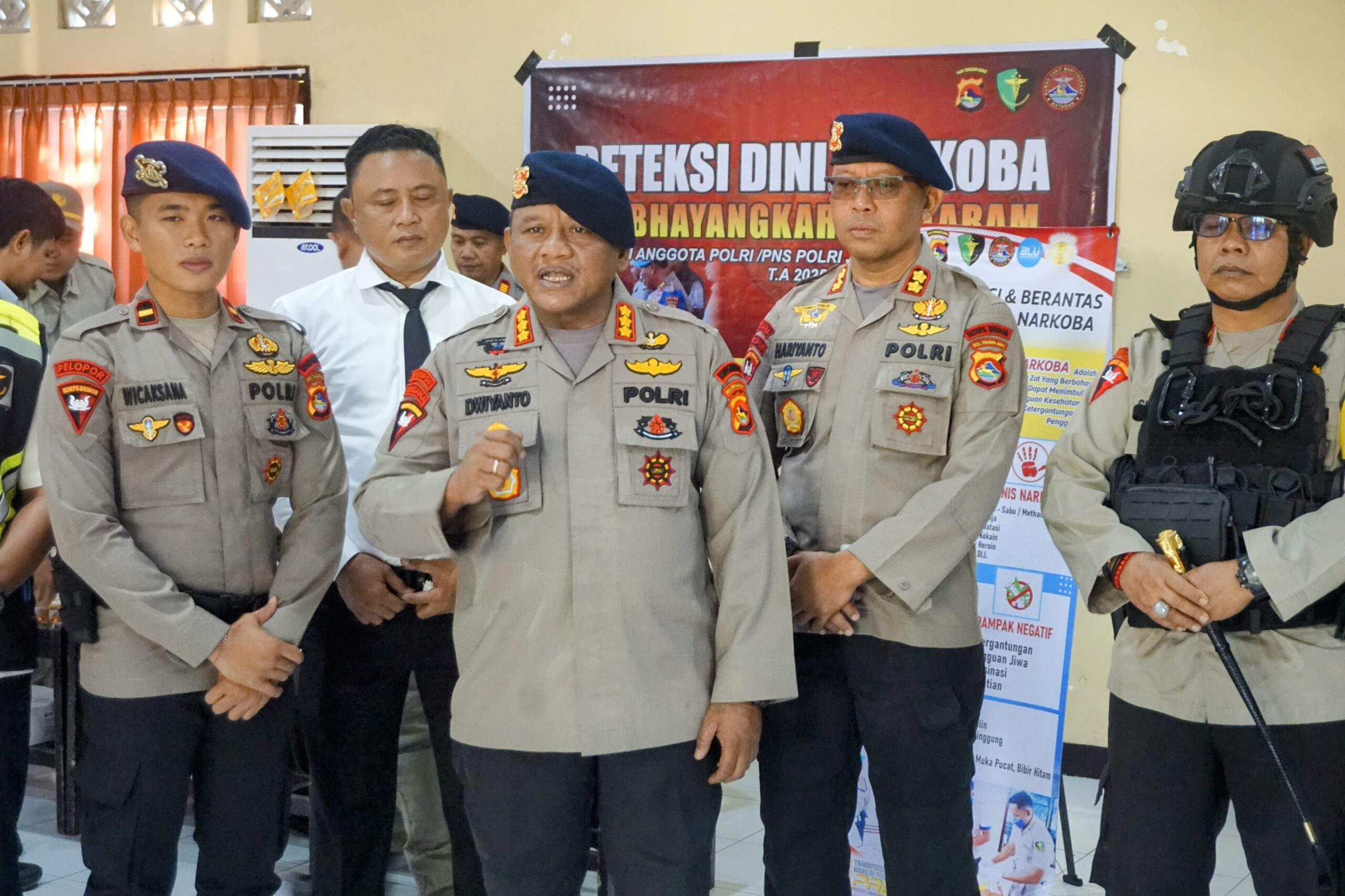 Bersih dan Profesional, Brimob NTB Gelar Tes Urine Dadakan terhadap Ratusan Personel: Semua Negatif Narkoba