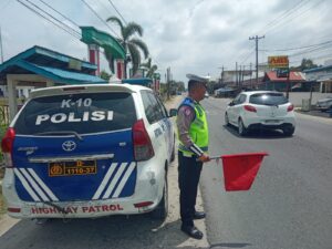 Satlantas Polres Batu Bara Patroli Kibas Bendera dan Rekam Situasi Arus Lalu Lintas