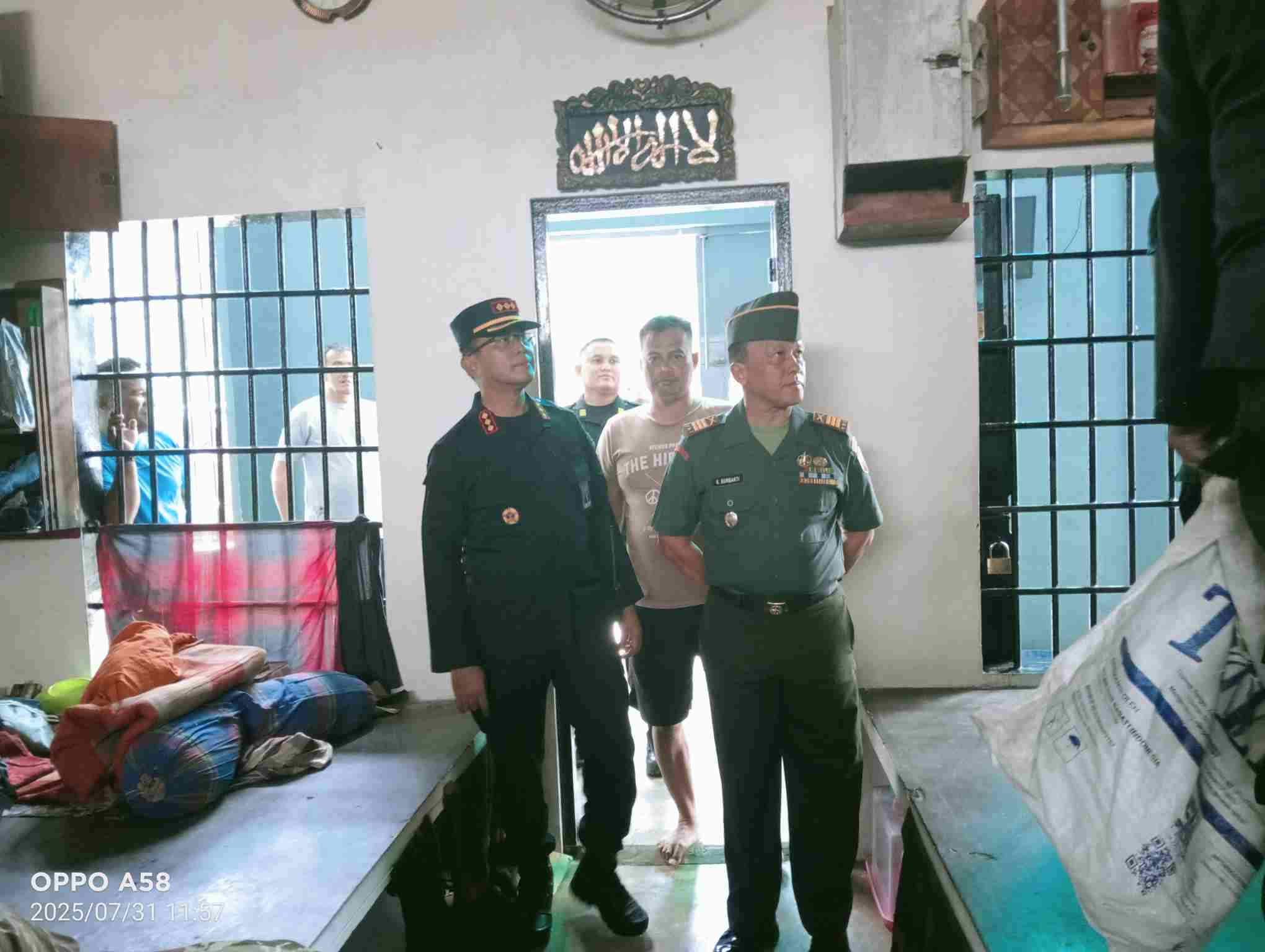 Razia Gabungan Mendadak di Lapas Kelas IIA Labuhan Ruku: Keamanan Terjaga, Program Pendidikan Diperkuat