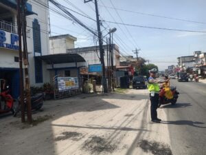 Satlantas Polres Batu Bara Jaga Keamanan dan Kelancaran Ibadah Minggu di Sejumlah Gereja