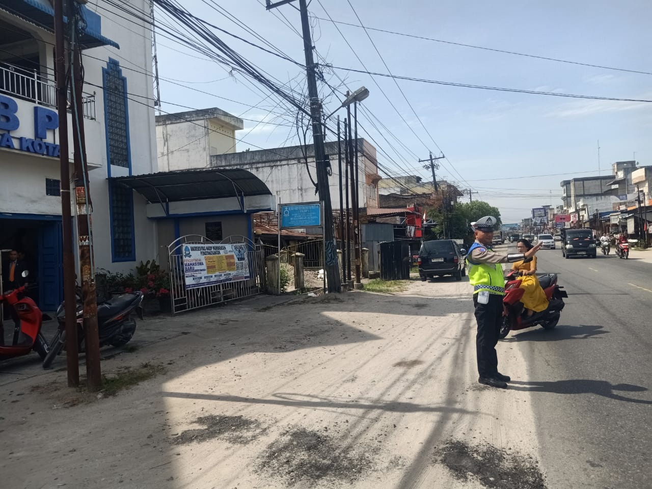 Satlantas Polres Batu Bara Jaga Keamanan dan Kelancaran Ibadah Minggu di Sejumlah Gereja