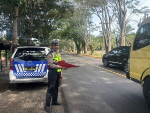 Patroli Kibas Bendera dan Rekam Video Arus Lalu Lintas di Batu Bara
