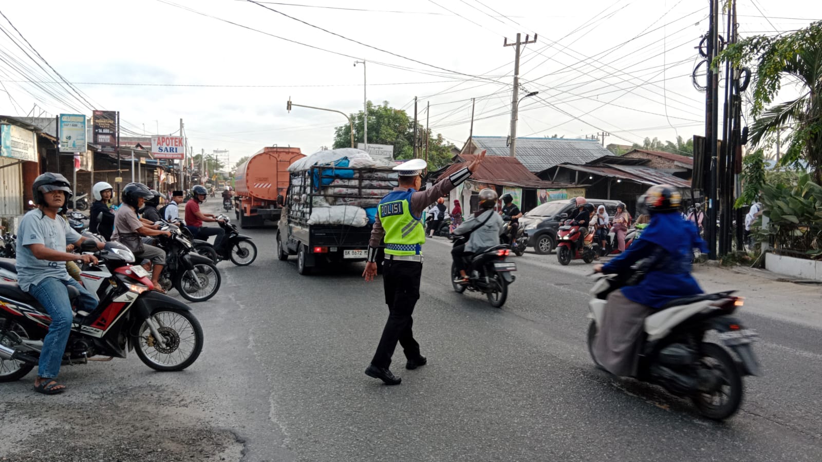 Satlantas Polres Batu Bara Atur Lalu Lintas di Titik Rawan Kecelakaan dan Kemacetan
