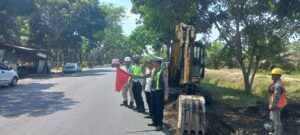 Satlantas Polres Batu Bara Tingkatkan Keamanan Lalu Lintas dengan Pengaturan dan Patroli di Jalinsum Sei Bejangkar