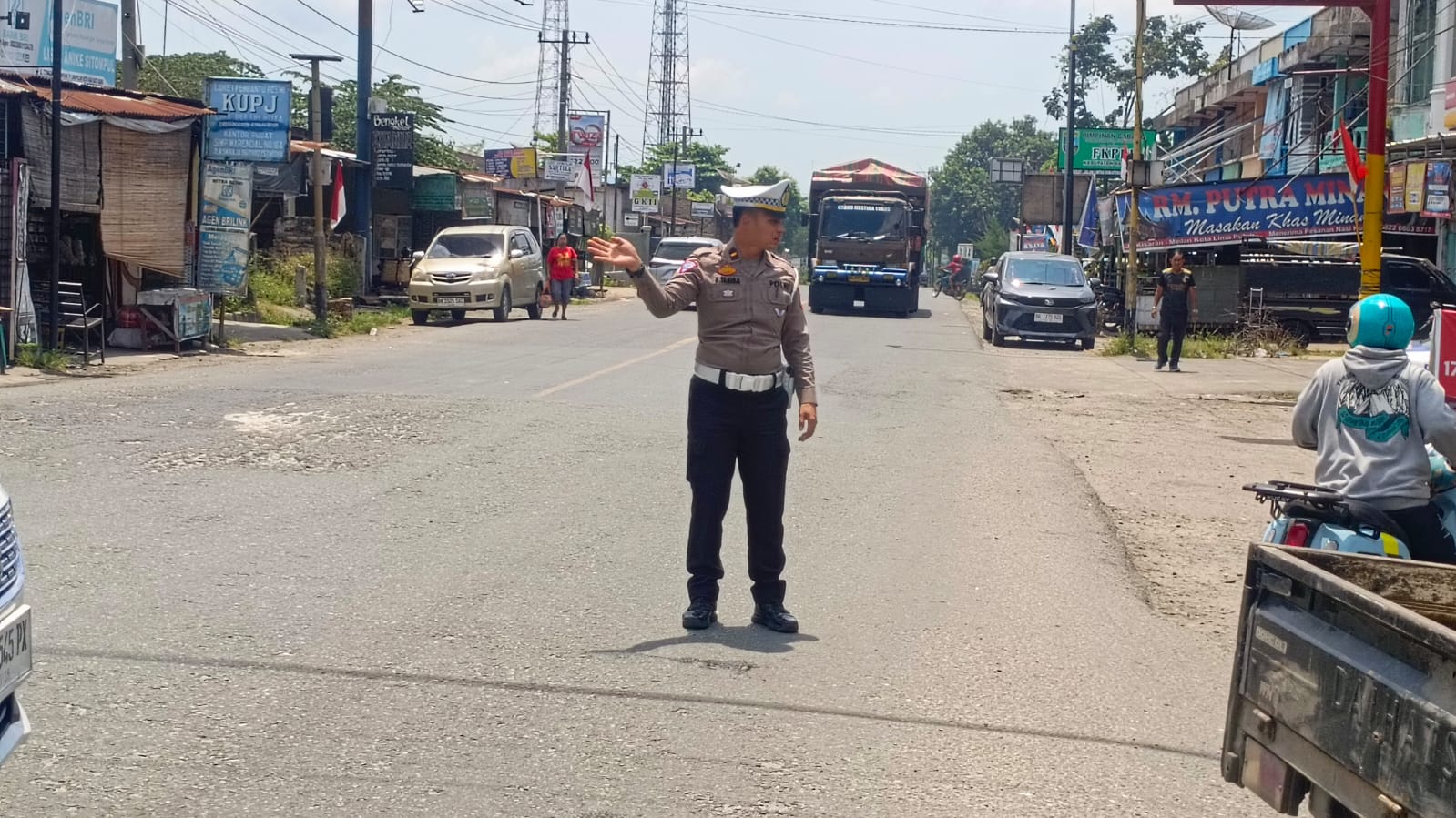 Satlantas Polres Batu Bara Aktif Lakukan Pengaturan Lalu Lintas di Pos Lantas Lima Puluh