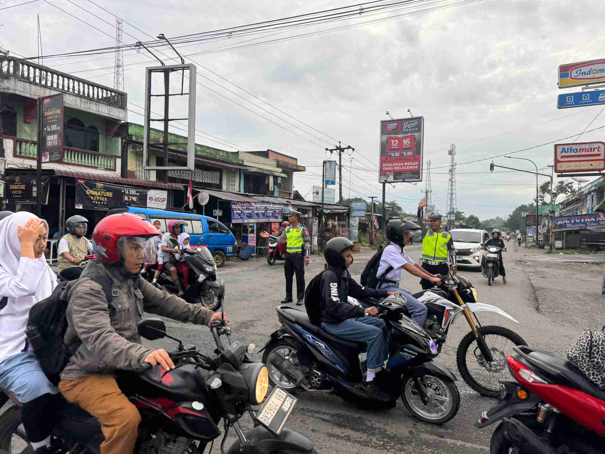 Satlantas Polres Batu Bara Atur Lalu Lintas Pagi di Sejumlah Titik
