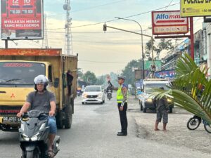 Satlantas Polres Batu Bara Aktif Atur Lalu Lintas Pagi, Pastikan Keamanan Pelajar dan Masyarakat