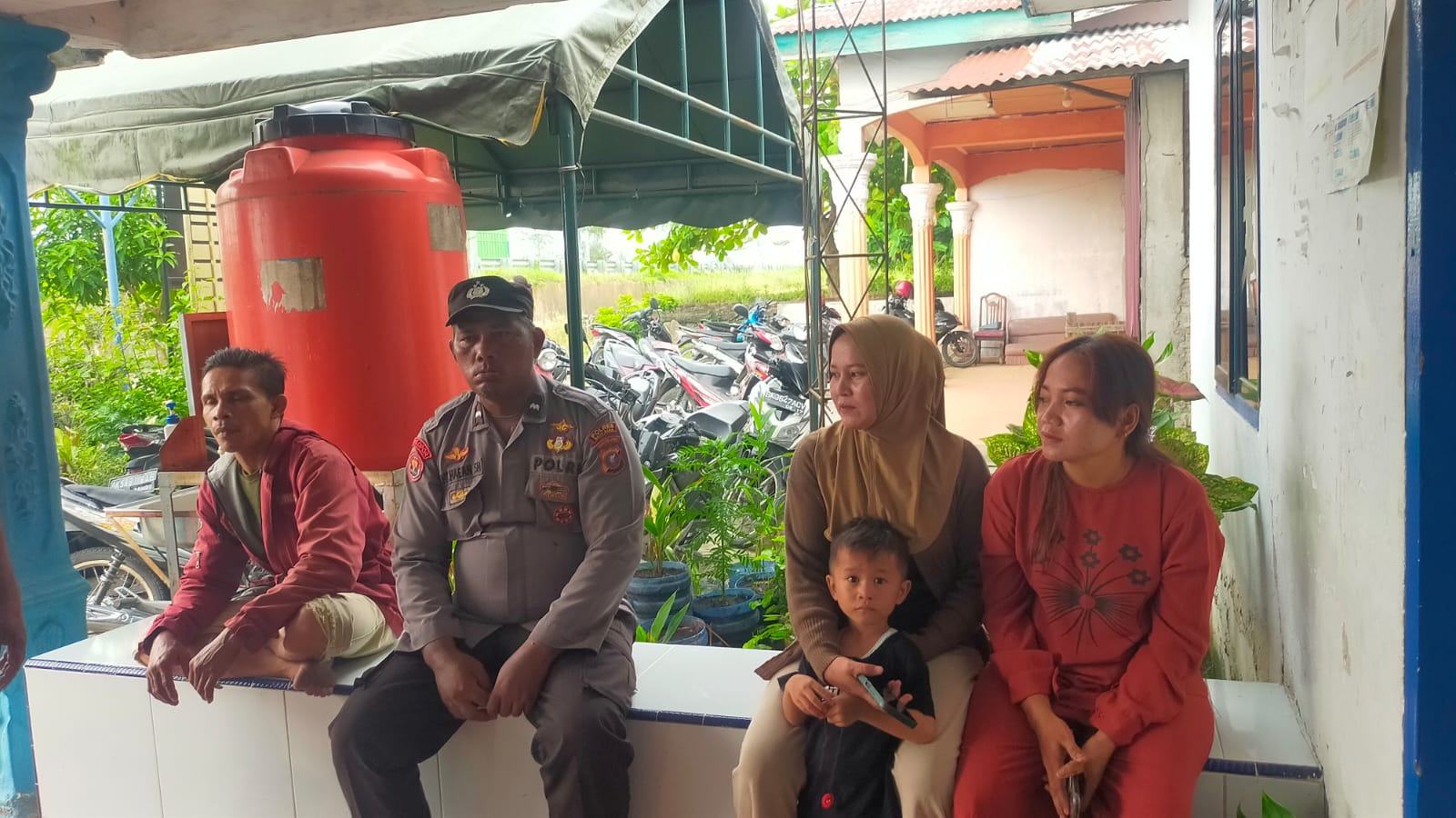 Bhabinkamtibmas Polsek Medang Deras Gencar Sambang Desa, Sosialisasi Anti Kejahatan Jalanan dan Geng Motor