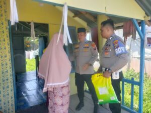 Polsek Medang Deras Gelar “Jumat Berkah”, Salurkan Bantuan Sembako untuk Masyarakat Kurang Mampu