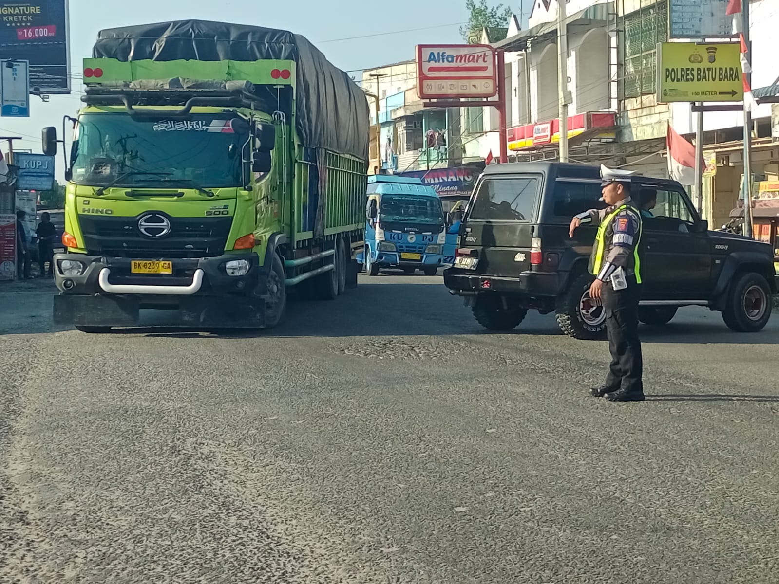 Sat Lantas Polres Batu Bara Aktifkan Gatur Sore di Simpang Empat Lima Puluh, Upaya Ciptakan Kelancaran Lalu Lintas