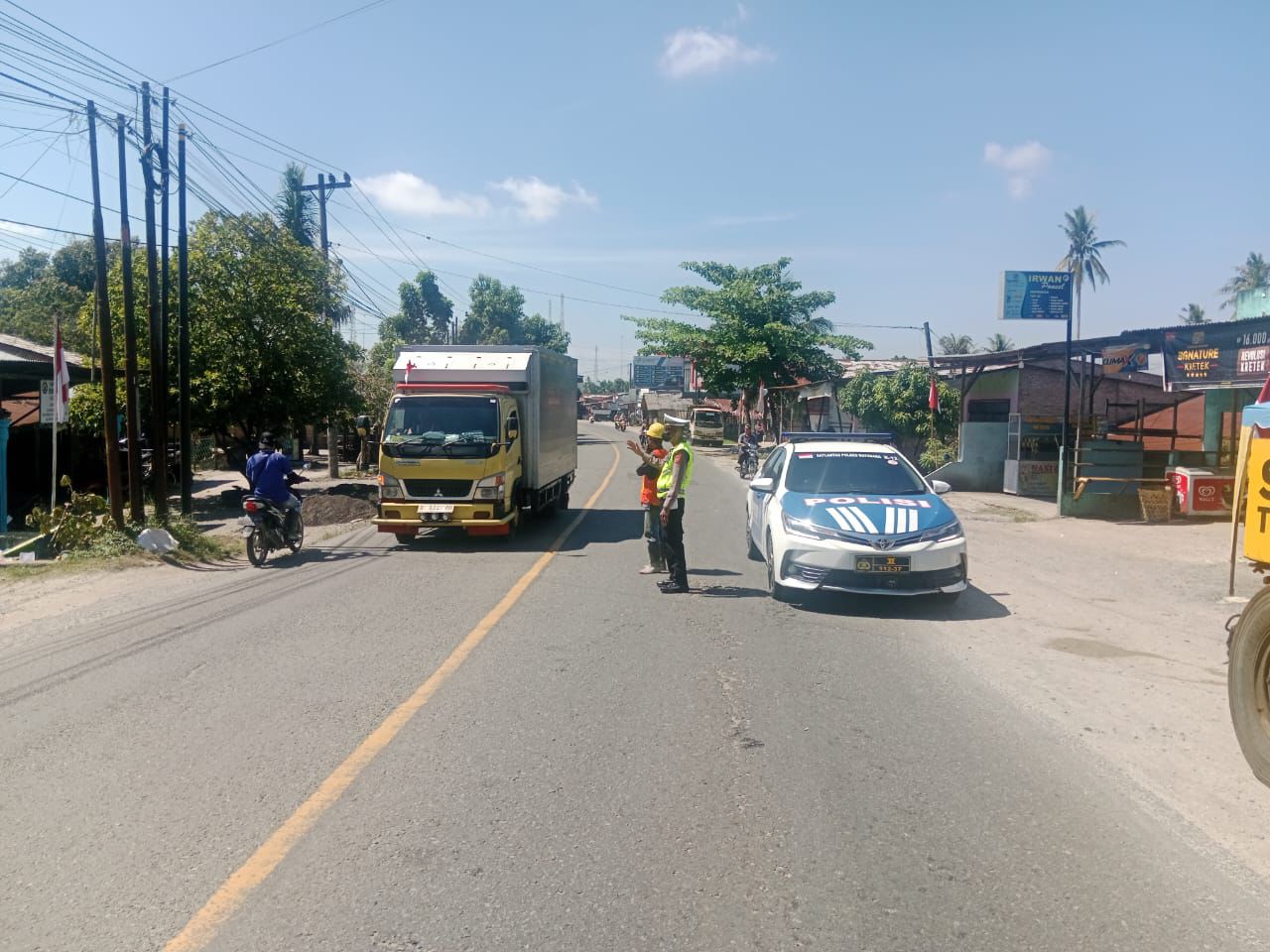 Satlantas Polres Batu Bara Amankan Lalu Lintas Selama Perbaikan Jalan di Simpang Gambus
