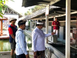 Kakanwil Ditjenpas Bali Tinjau Langsung Panen Ayam Petelur di Rutan Negara
