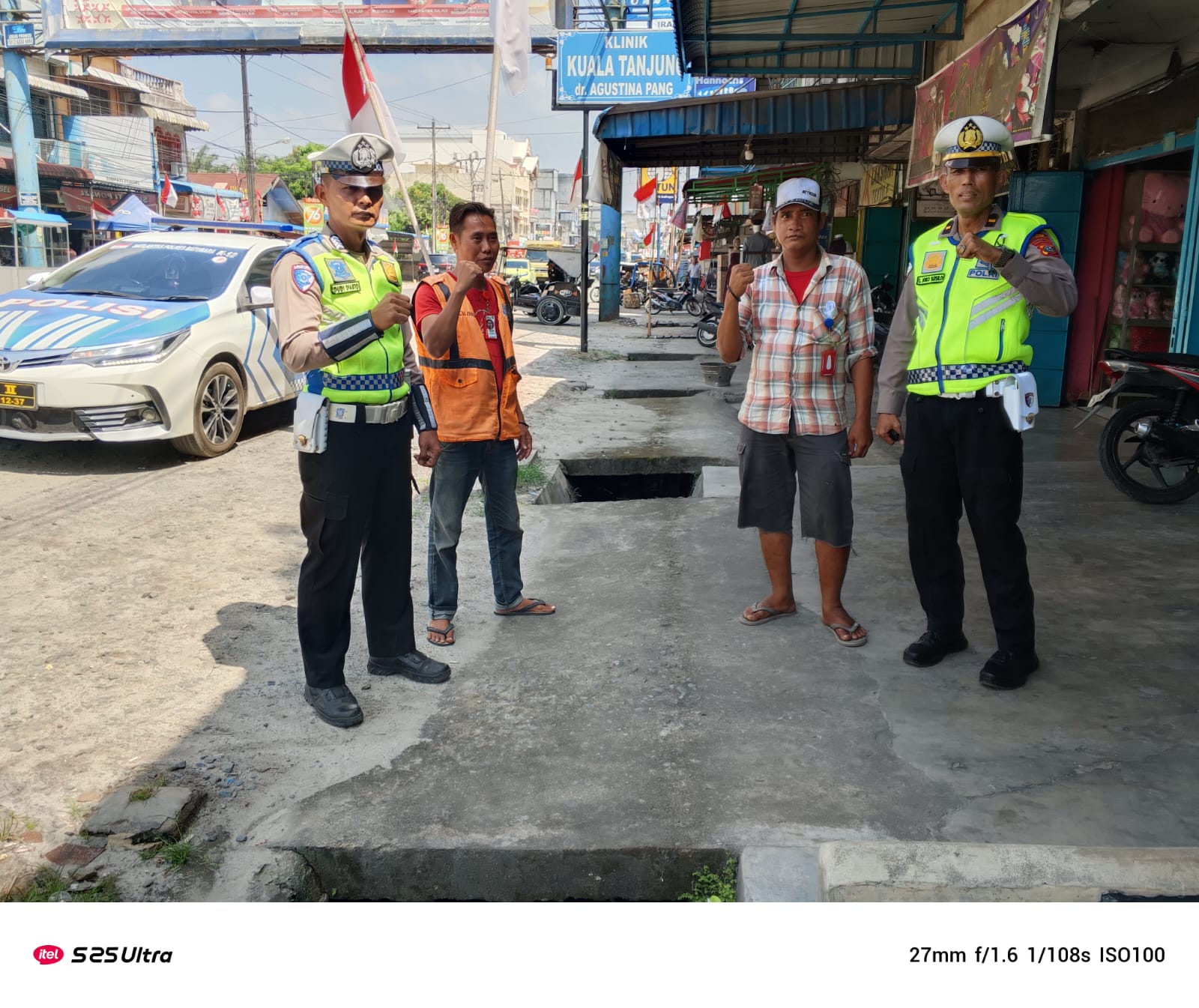 Sat Lantas Polres Batu Bara Berikan Edukasi Kamseltibcar Lantas kepada Tukang Parkir di Indra Pura