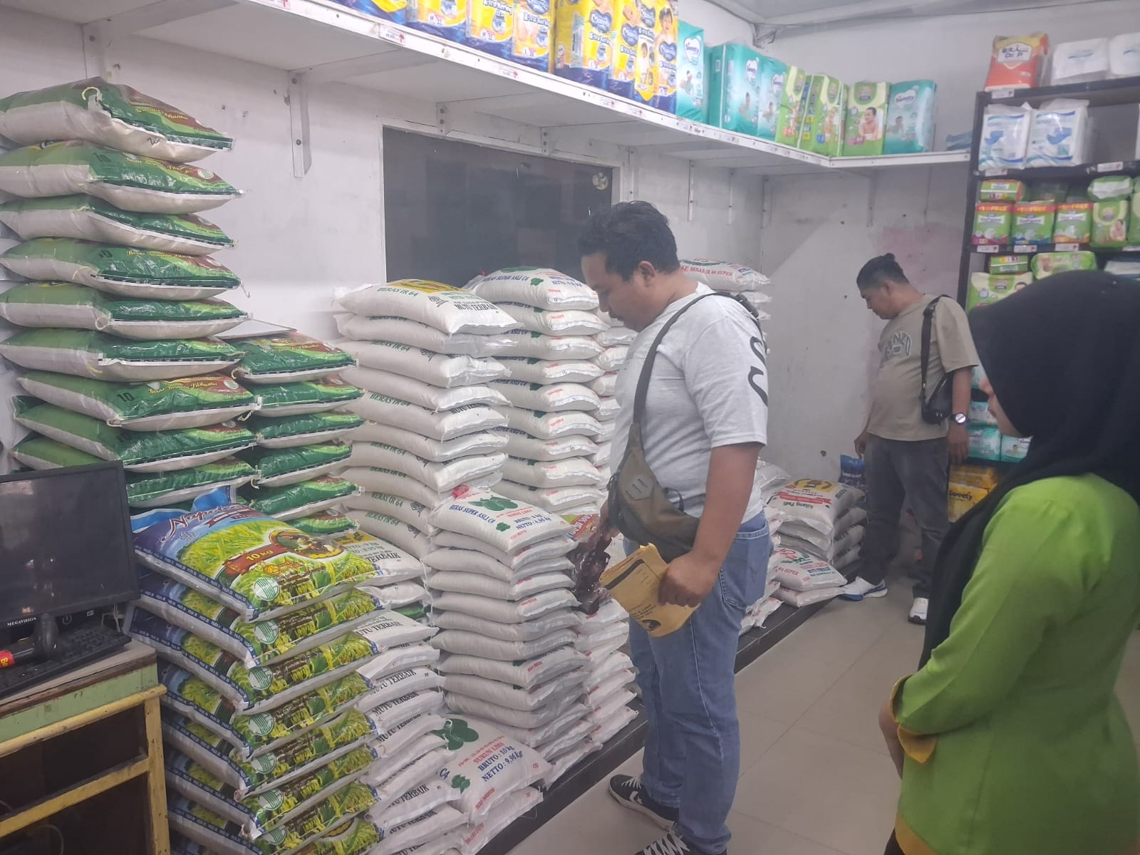 Sat Reskrim Polres Batubara Cek Stok Beras di Kilang, Grosir, dan Ritel Modern