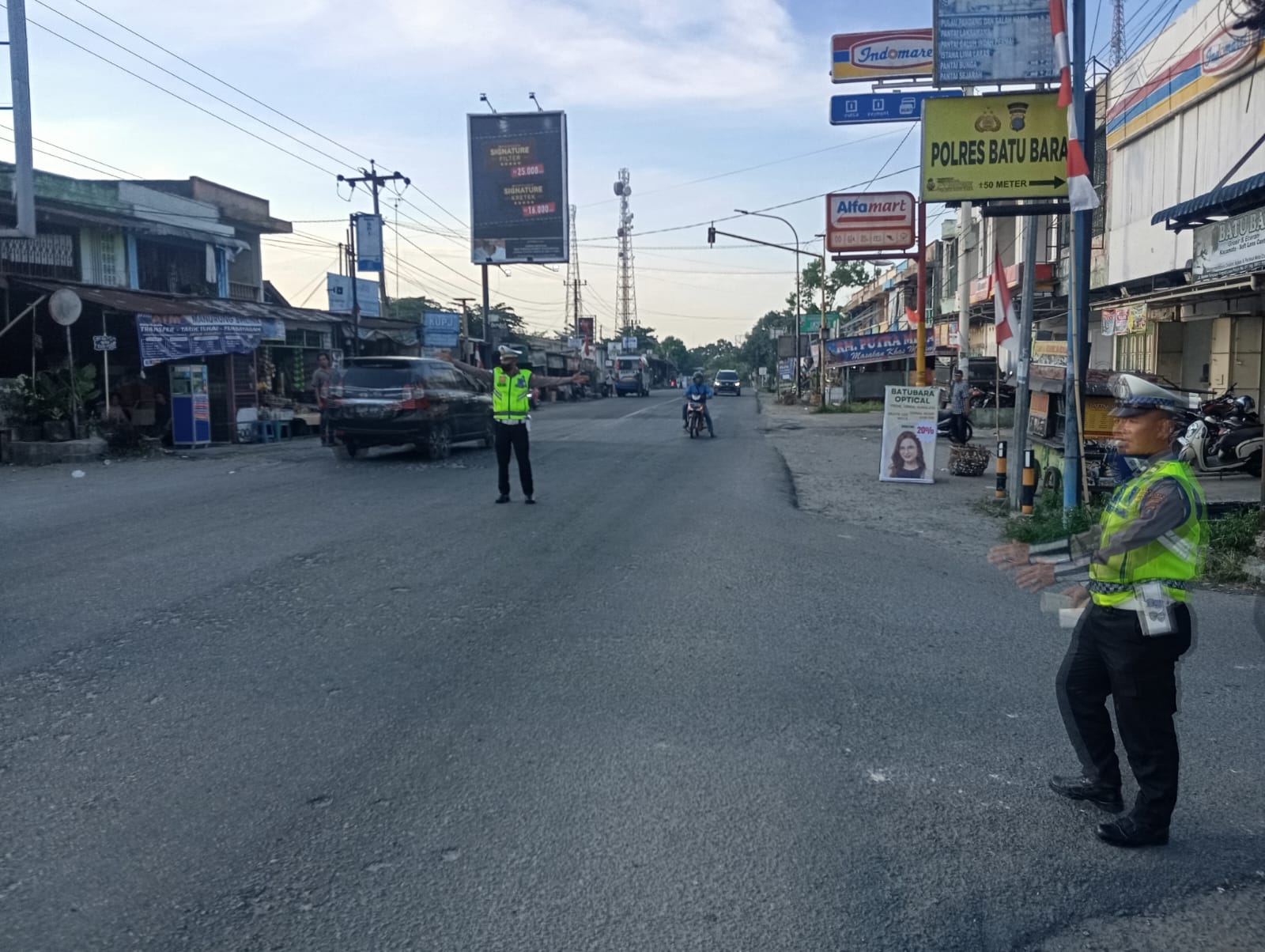 Personel Sat Lantas Polres Batu Bara Aktif Atur Lalu Lintas di Beberapa Titik Strategis
