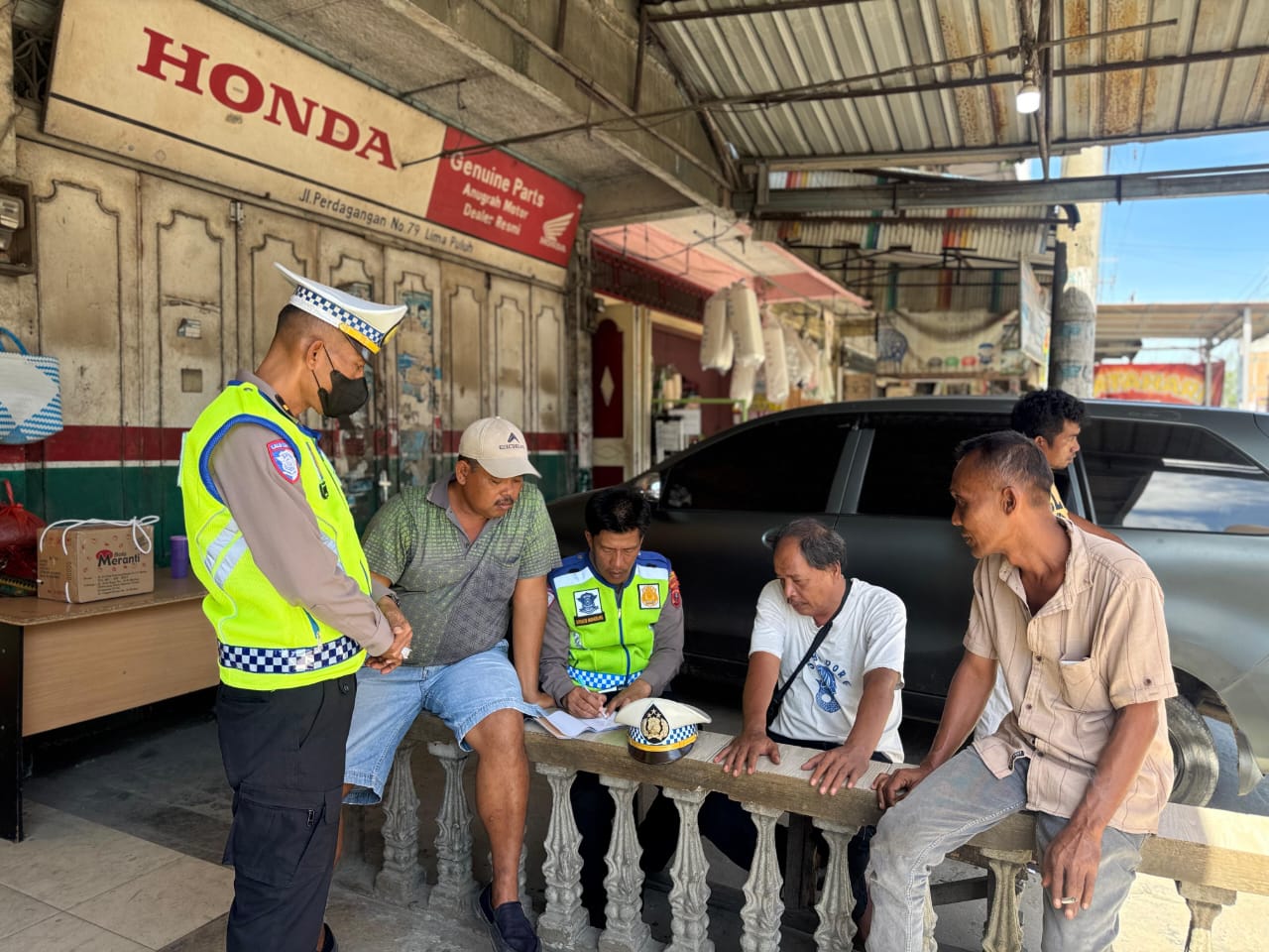 Satlantas Polres Batu Bara Berikan Binluh Kamseltibcarlantas kepada Supir Angkot