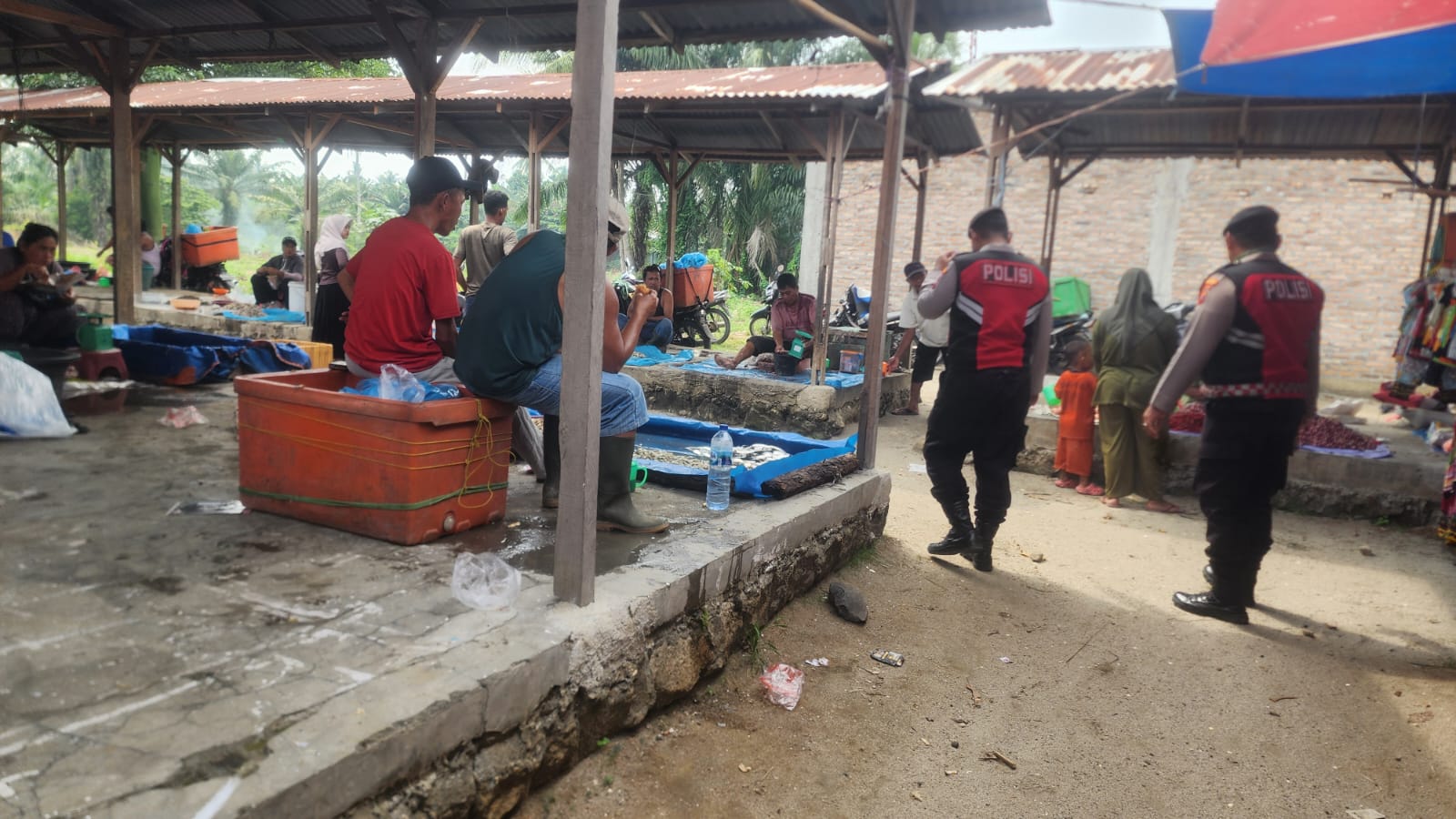 Sat Samapta Polres Batu Bara Gelar Cooling System di Pekan Desa Bandar Tinggi, Imbau Masyarakat Waspada