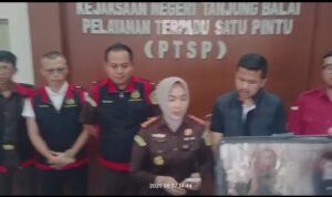 Kejari tanjungbalai Lakukan penggeledahan di kantor KPU amankan dokumen barang bukti