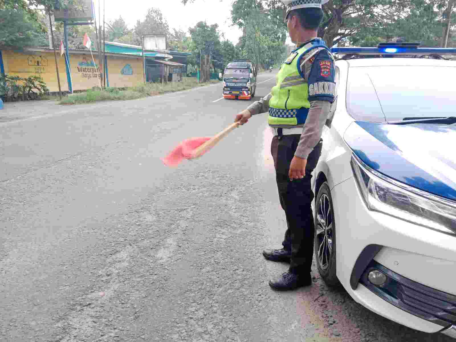 Sat Lantas Polres Batu Bara Tingkatkan Keamanan dengan Patroli Kibas Bendera dan Video Situasi Lalu Lintas