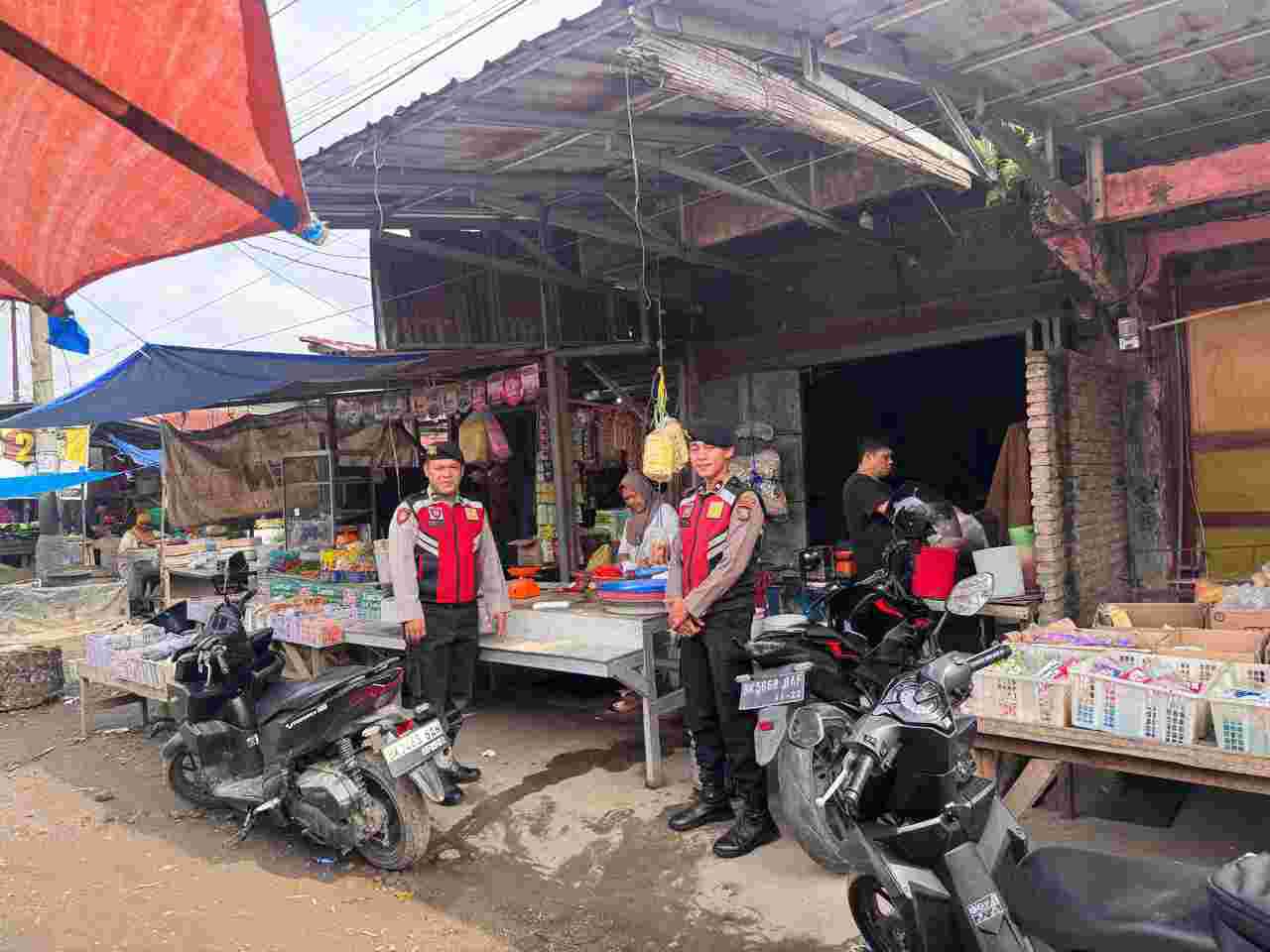 Sat Samapta Polres Batu Bara Gelar “Cooling System,” Ciptakan Rasa Aman dan Sampaikan Pesan Kamtibmas di Pajak Lima Puluh