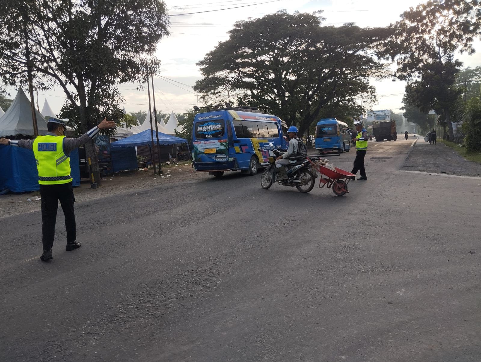 Sat Lantas Polres Batu Bara Siagakan Personel di Titik Rawan, Atur Lalu Lintas Pagi di Jam Sekolah