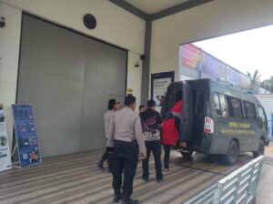 Polsek Labuhan Ruku Kawal Ketat Persidangan 15 Tahanan di PN Kisaran