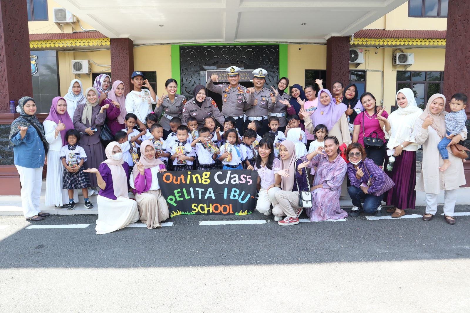 Polres Batu Bara Sambut Antusias Siswa TK Pelita Ibu dalam Outing Class Bertema Kesaktian Pancasila